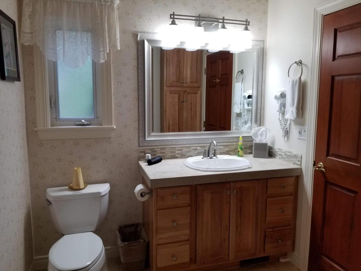 Fox Den Bed & Breakfast Левенуэрт Экстерьер фото